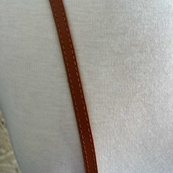 Handcrafted brown oval rattan woven Sirena Tosh crossbody bag - Picture 4 of 10